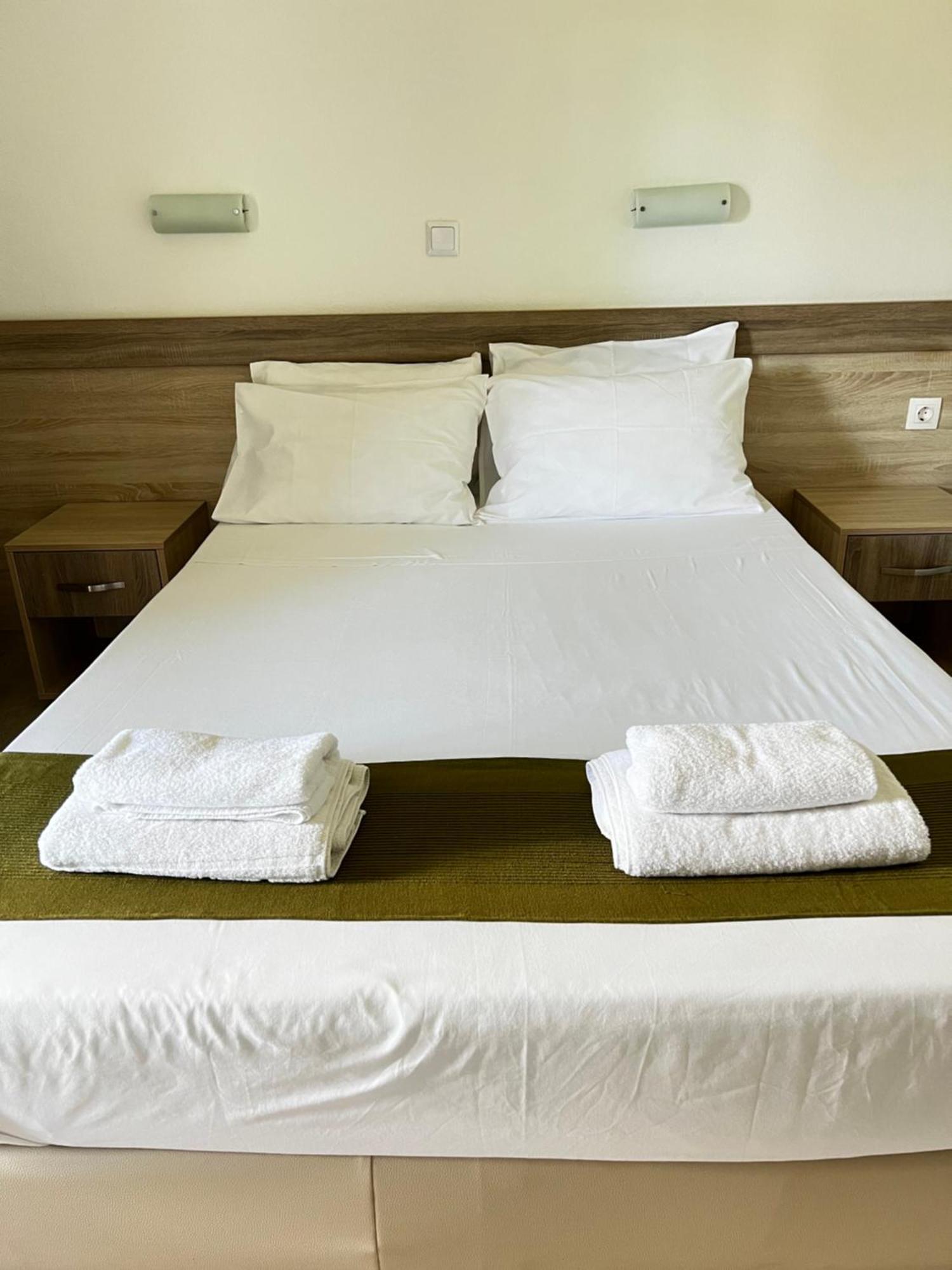 Armonia Apartments & Studios Perivolion Bagian luar foto